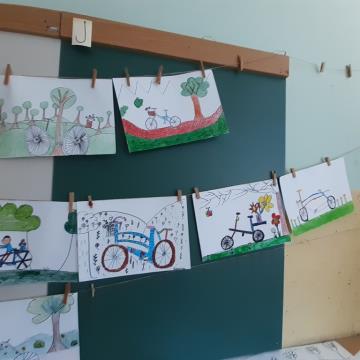 učenci 3. a so izdelovali maketo šole in risali (MŠ Primož Trubar) 5